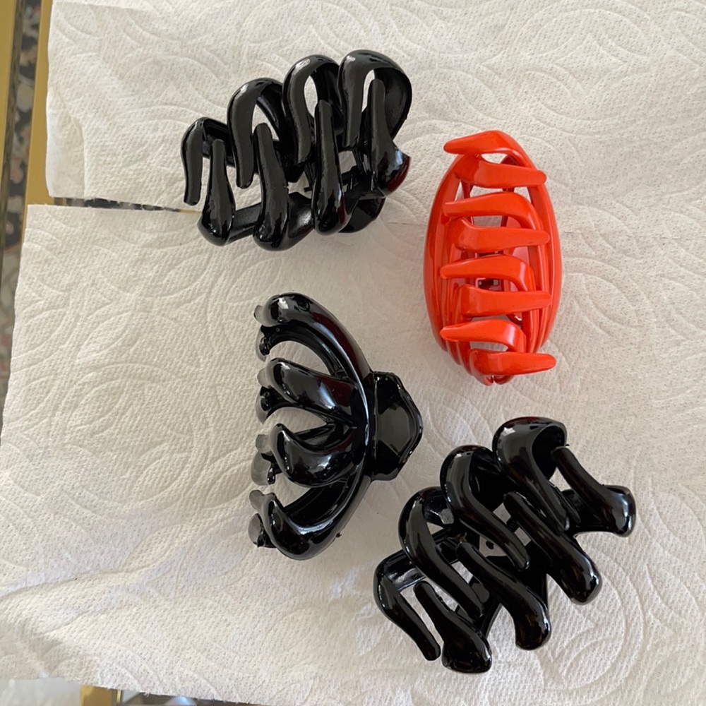 Clip for hair. Black and orange